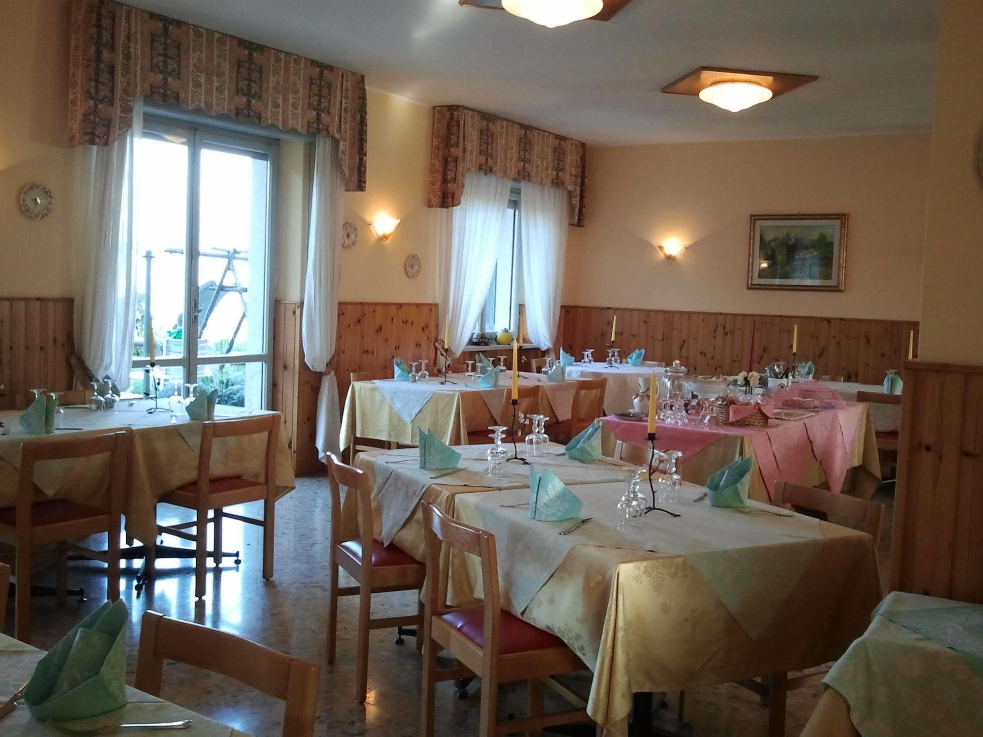 Hotel Serena Spiazzi Di Caprino Exterior foto
